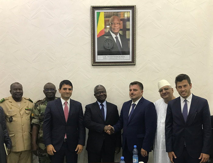 Bamako, Mali, momento della firma del Contratto Quadro, Ministro della Difesa Ti&egrave;nan Coulibaly con delegazione RI Group, AD Lorenzo Tafuro, Ing. Ferdinando Caputo, Ing. Alessio Saracino.